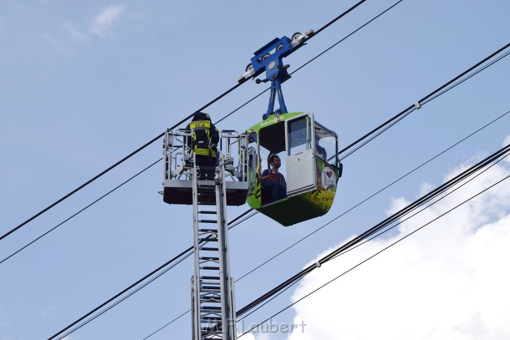 Koelner Seilbahn Gondel blieb haengen Koeln Linksrheinisch P038.JPG - Miklos Laubert